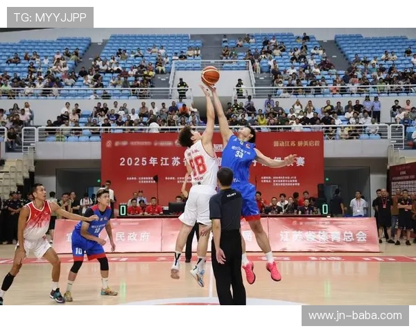 中国篮球联赛新赛季精彩开幕 各支球队备战充分力求突破 中国篮球联赛新赛季精彩开幕 各支球队备战充分力求突破