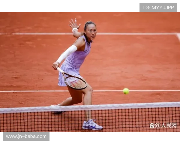 中国网球新星崛起 在法网赛场展现惊人实力 挑战世界顶尖选手