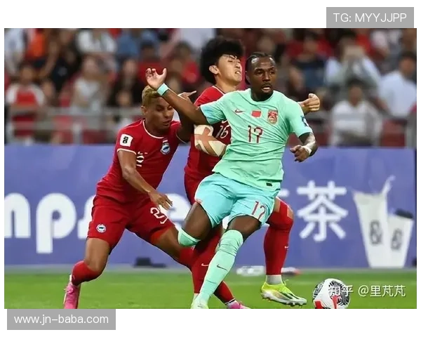 中国足球队迎战强敌，备战2026世界杯预选赛全力冲刺