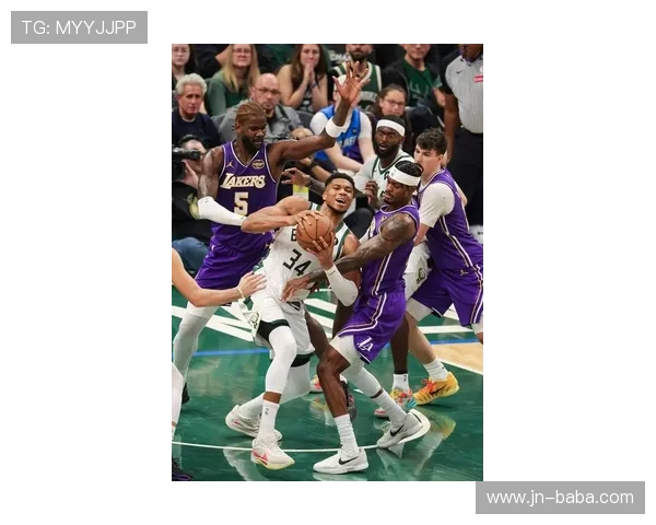 湖人队战胜雄鹿迎来五连胜 詹姆斯和安东尼戴维斯双星闪耀