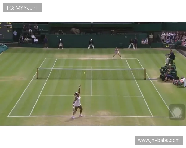 网球巨星复出之战：赛场风云再起，年轻选手挑战老将荣耀