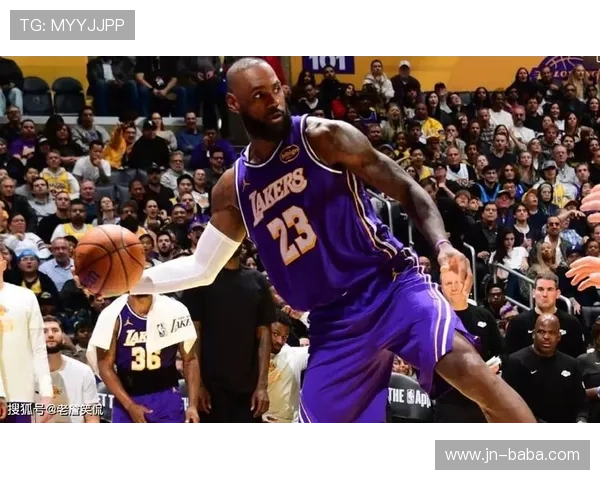 詹姆斯领衔湖人队迎战勇士 展现强大复苏势头 预示季后赛激战升级