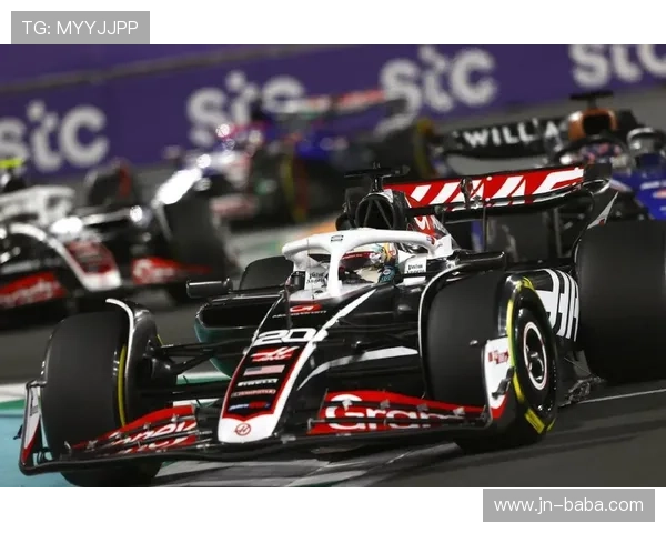 F1赛季激战正酣 多支车队角逐世界冠军 争夺战愈发白热化