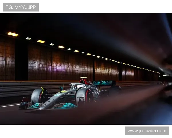 F1赛季精彩纷呈 各车队争夺激烈 谁将问鼎世界冠军宝座 F1赛季精彩纷呈 各车队争夺激烈 谁将问鼎世界冠军宝座