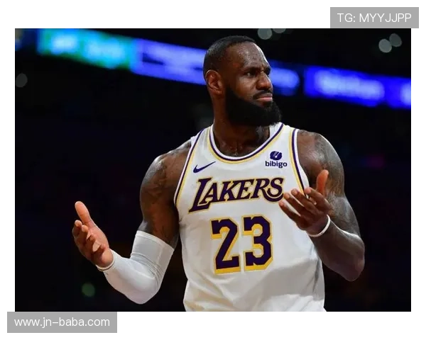 湖人队再添新援 球迷期待詹姆斯与新血合作突破季后赛困境