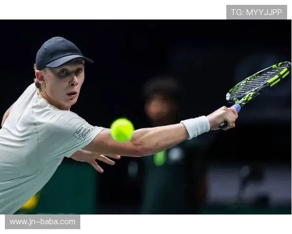 网球大师赛迎来新星崛起 名将纷纷遭遇挑战赛事悬念重重