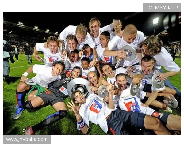 里昂俱乐部百年辉煌历程与现代足球发展深度解读